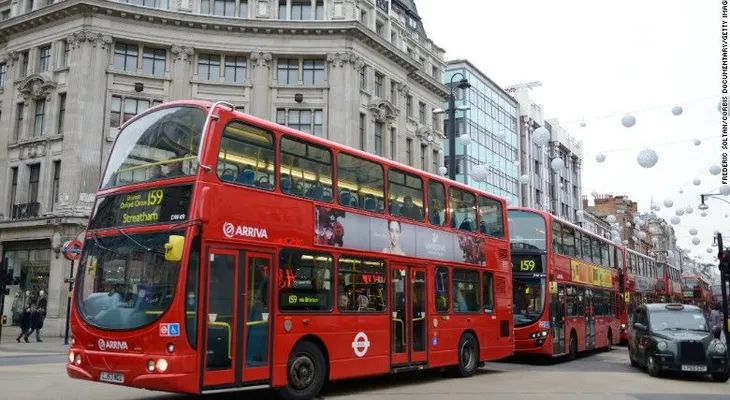 Londres prohibe imágenes de cuerpos poco realistas en su sistema de transporte