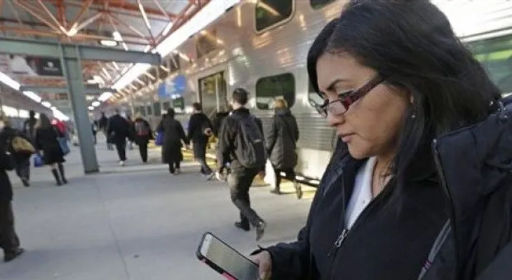 Adultos jóvenes consumen más noticias de lo que se creía 