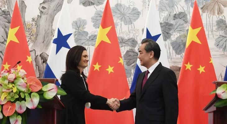 Panamá rompe con Taiwán y establece relaciones diplomáticas con China