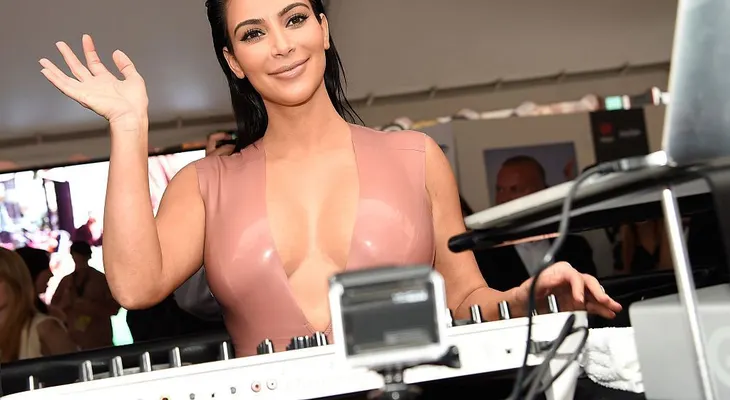 Desnudo de Kim Kardashian desata una guerra entre celebridades