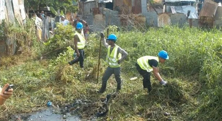 CAASD inicia trabajo de saneamiento de cañada en La Ciénaga