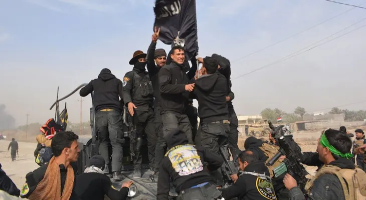 Lanzan nueva ofensiva contra posiciones de ISIS en Iraq y Siria