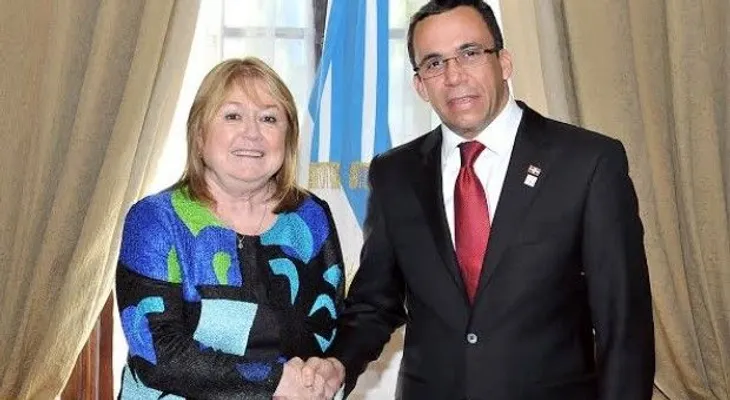 Andrés Navarro se reúne con nueva canciller de Argentina