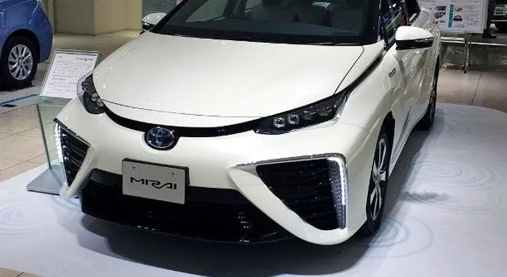 Sale a la venta en Japón primer vehiculo con motor de hidrógeno