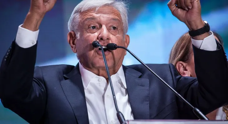 Andrés Manuel López Obrador promete solemnemente combatir la corrupción en México
