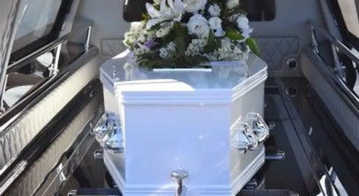  Un joven peruano comienza a respirar durante su funeral 