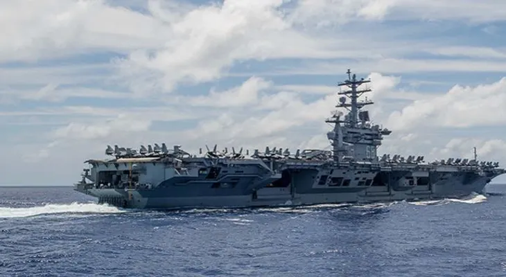 La guerra a punto de empezar...Un tercer portaviones de EE.UU. atraca cerca de Corea del Norte