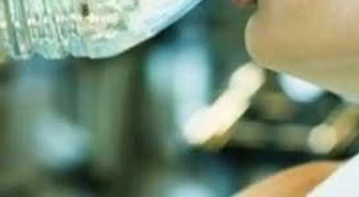 Expertos recomiendan no reutilizar las botellas de agua ¿Por qué? 
