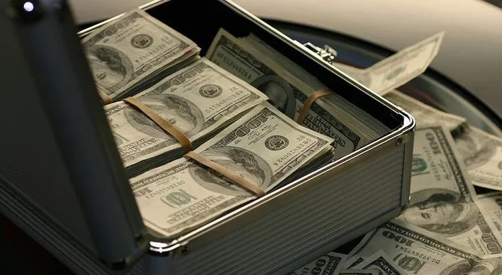 EE.UU.: Un misterioso filántropo esconde billetes de 100 dólares por toda una ciudad