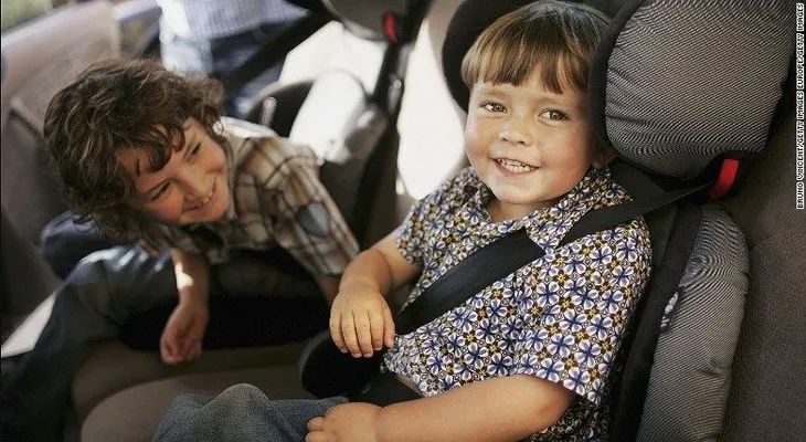 Lo que más molesta a los niños en los viajes por carretera: ¡tú!