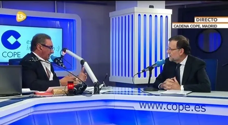 Mariano Rajoy sonriente junto a la imagen del niño sirio ahogado provoca polémica