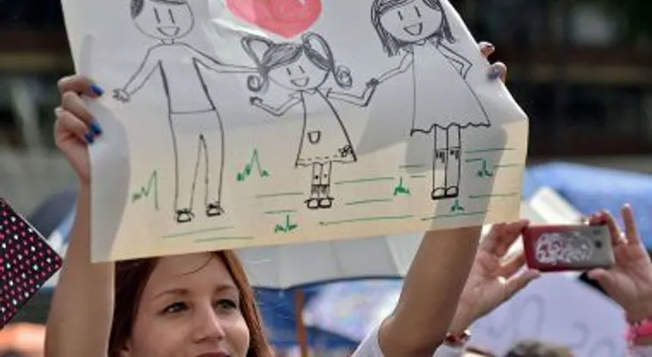 Papa Francisco pide no enseñar identidad de género en las escuelas