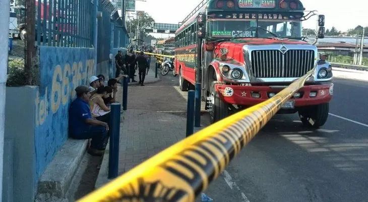 Atacan autobús oficial para traslado de periodistas en los Juegos