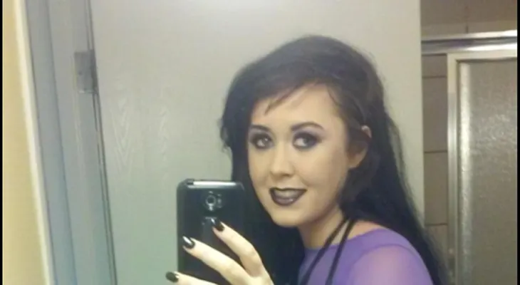 Video: Joven con tres senos causa revuelo 