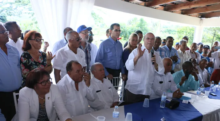Hipólito buscará Presidencia para acabar con la impunidad y corrupción", se reúne con seguidores de su proyecto H20