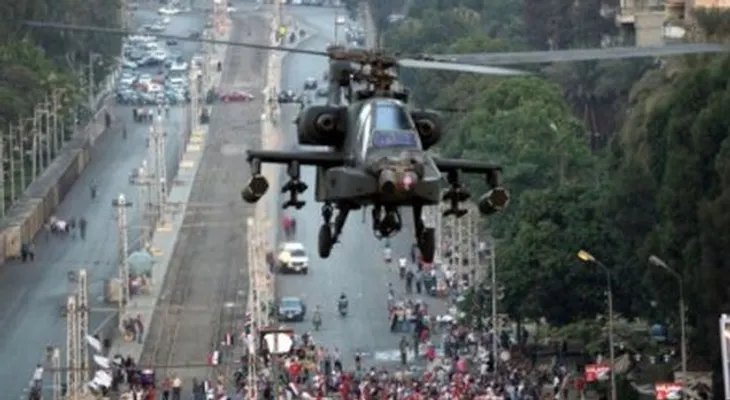 Cae helicóptero y ocupantes salen ilesos