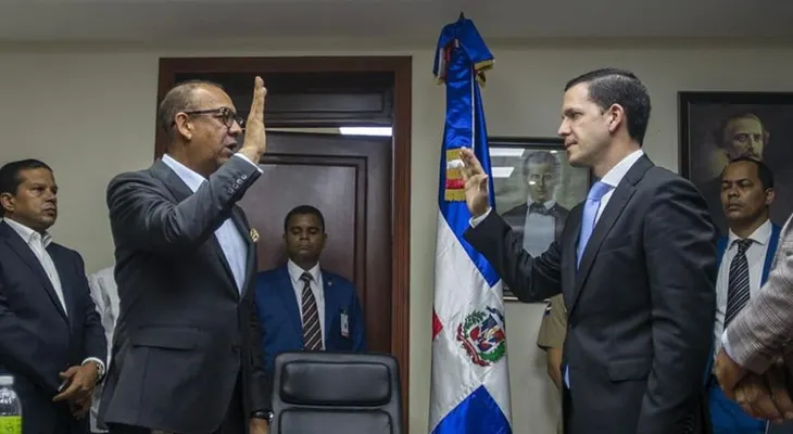 Deligne Ascención Juramenta a Hugo Beras como nuevo director del INTRAT