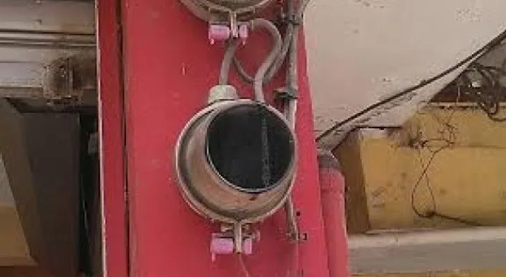 Moradores en comunidad de Santiago pintan de negro contadores 
