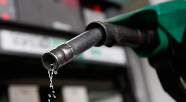 Bajan precios combustibles; gasolina regular 4 pesos, la premium 3