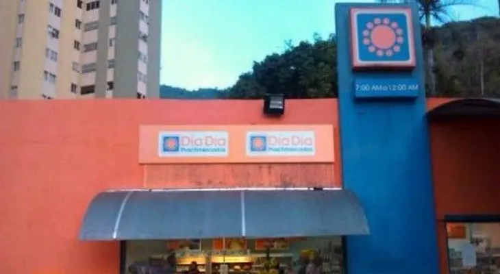 Gobierno venezolano ocupa cadena de supermercados  