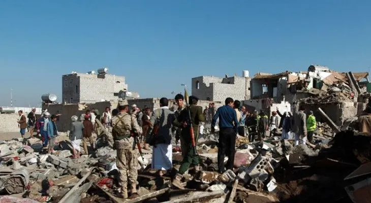Casi 100 muertos por bombardeo en Yemen 