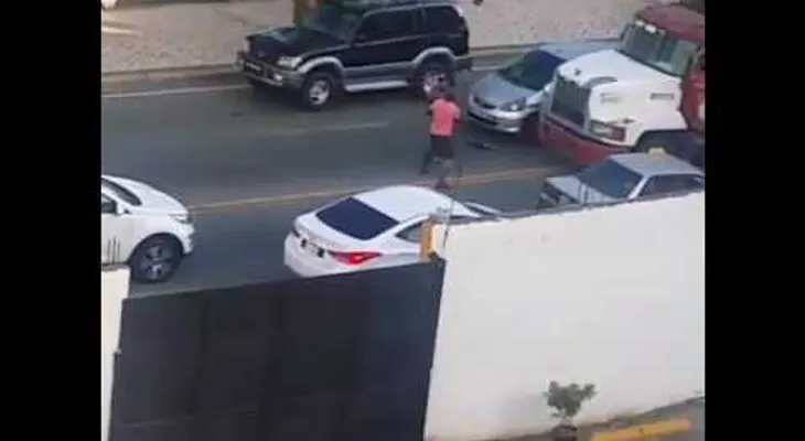 Dos hombres paralizan el Malecón con una pelea