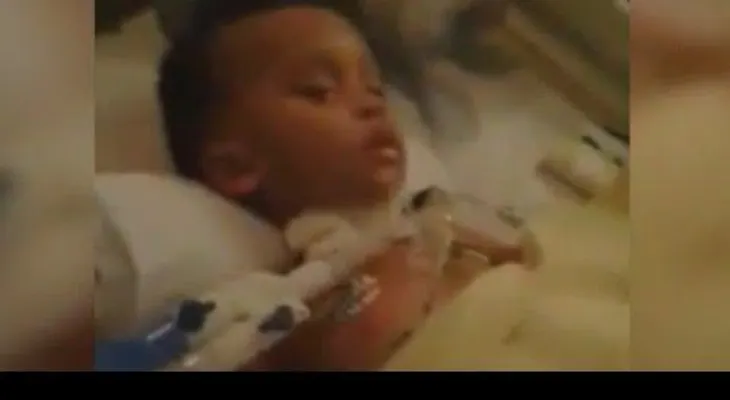 Hospital desconecta a niño en contra de la voluntad de sus padres y genera controversia