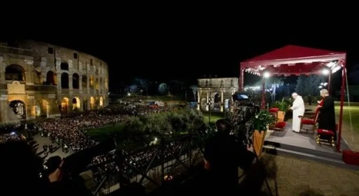 Papa Francisco preside procesión del Viernes Santo