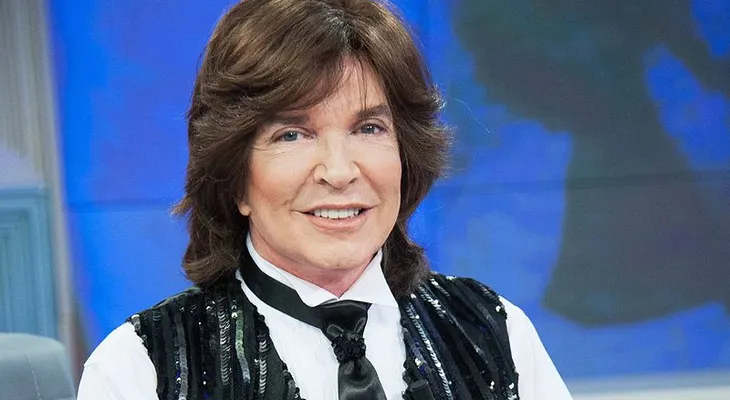 Camilo Sesto recibe el alta médica del hospital y anuncia nuevo disco para diciembre