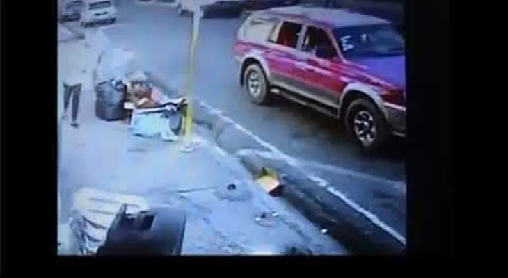 No han podido identificar mujer que lanzó feto a un contenedor de basura en Santiago.