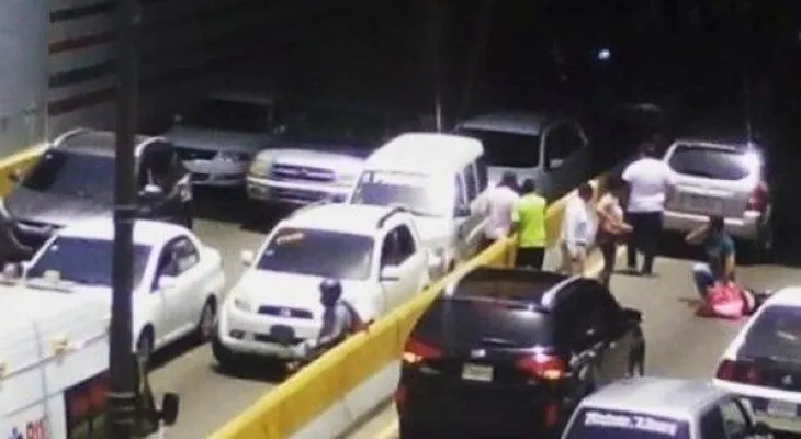 Sobrevive estudiante de comunicación que se lanzó de paso a desnivel en la 27 con Gómez