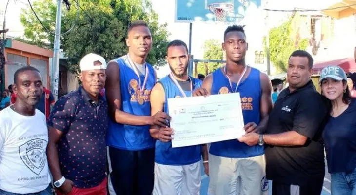 Los Leones de Guachupita logran la "I Copa de Basket 3x3 Karim Abu Nabaa 2016"