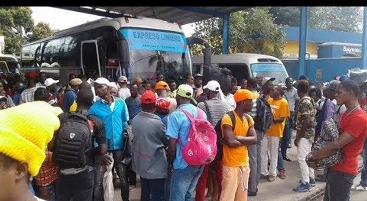 Danilo: Conatra no puede impedir a los haitianos montarse en sus unidades 