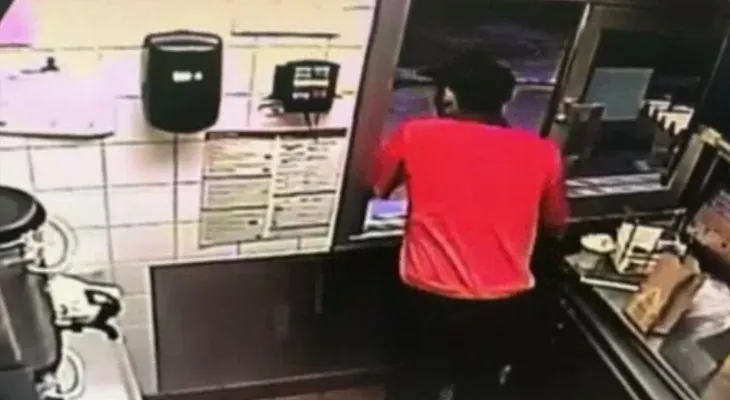 El "héroe del mes" de McDonald s: arriesgó su vida y salvó a una joven policía y sus dos hijos