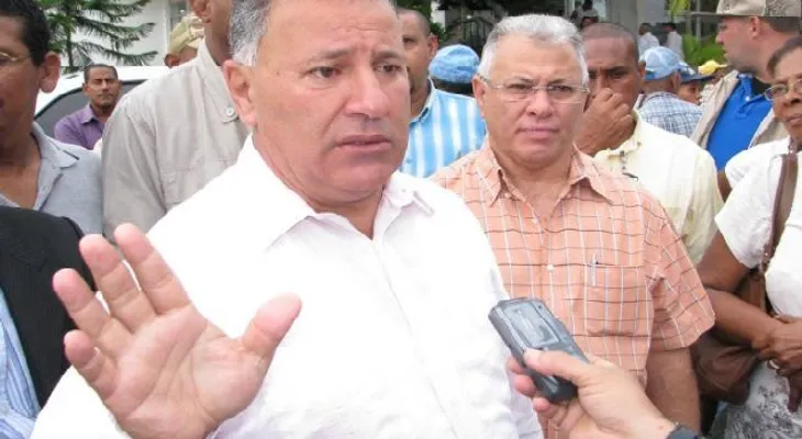 Serulle dice no ha repartido terrenos municipales