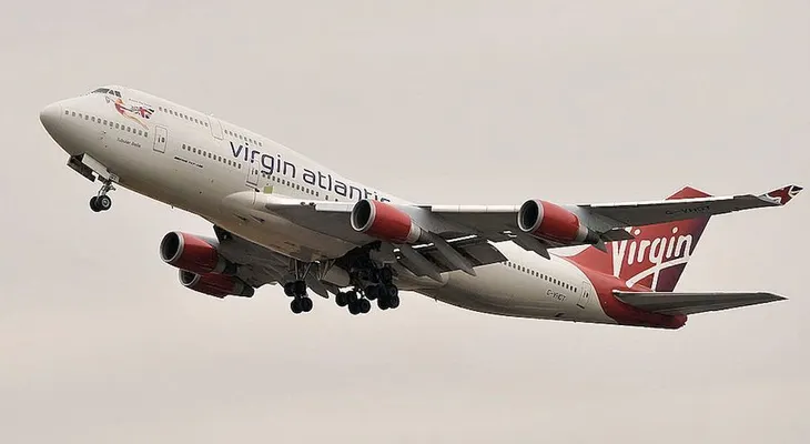 Un incidente con láser obliga a un avión a regresar al aeropuerto de Londres