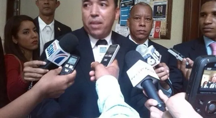 Cinco dirigentes PRD se querellan contra Miguel por falsificación de documentos