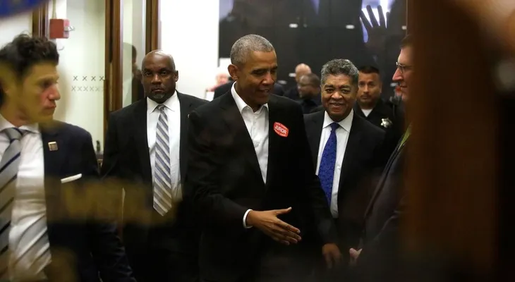 Obama se presentó para servir como jurado en una Corte de Cook pero no fue seleccionado