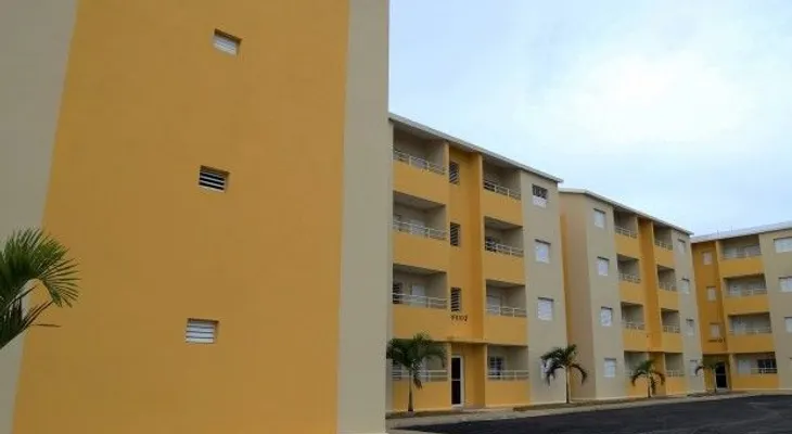 Presidente Medina entrega complejo de 104 apartamentos en Nagua