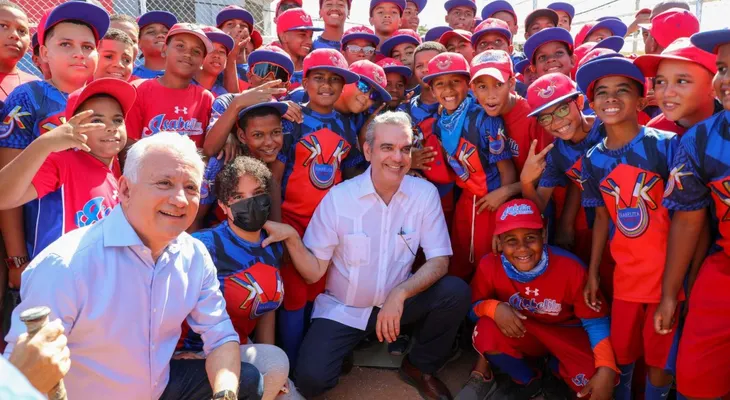 Presidente Abinader responde al clamor de años: entrega estadio "La Goma", que beneficiará a más de 3,000 niños y jóvenes