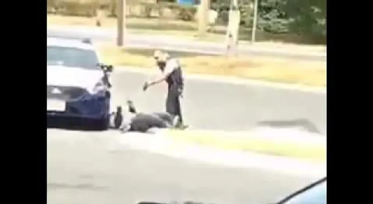 ¿Por qué lo has hecho?: Grita hombre al que policía EE.UU le disparó con arma eléctrica