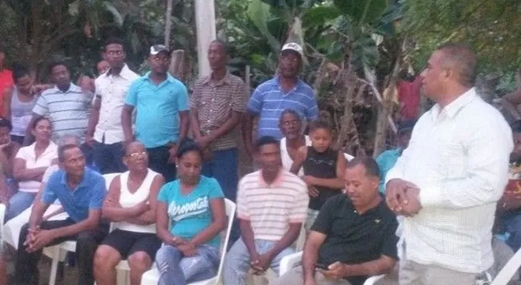 Gobernador de Bahoruco busca solucionar problemas con participación de la comunidad
