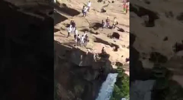 Se despeña mortalmente por una cascada por mejorar el ángulo de su foto. IMAGENES FUERTES
