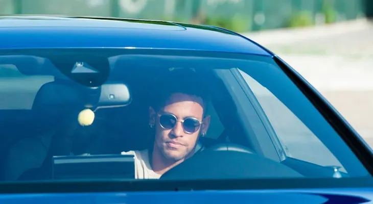 Neymar anuncia a sus compañeros que quiere dejar el Barcelona