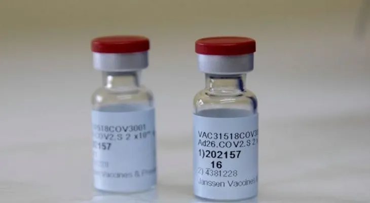 FDA recomienda parar vacunación con Johnson & Johnson 