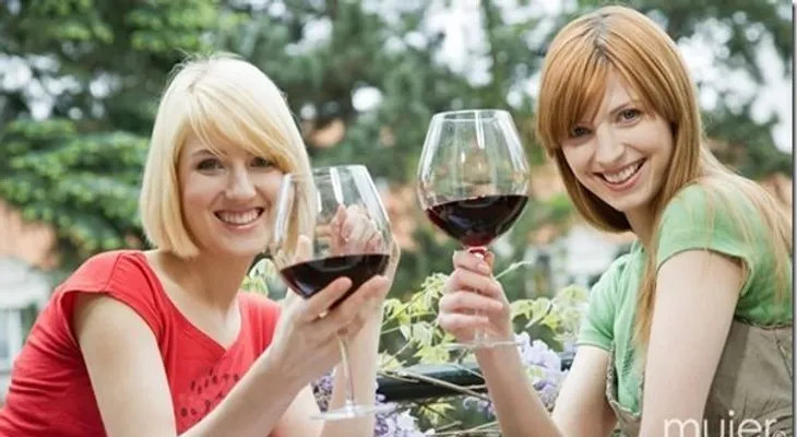 10 motivos para tomar una copa de vino al día