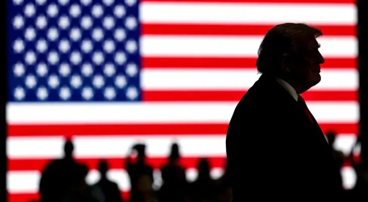Trump promete grandes proyectos económicos en Iowa y Alaska y ambos se desmoronan poco después