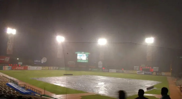 Suspenden por lluvia partidos Leones-Tigres y Estrellas-Toros