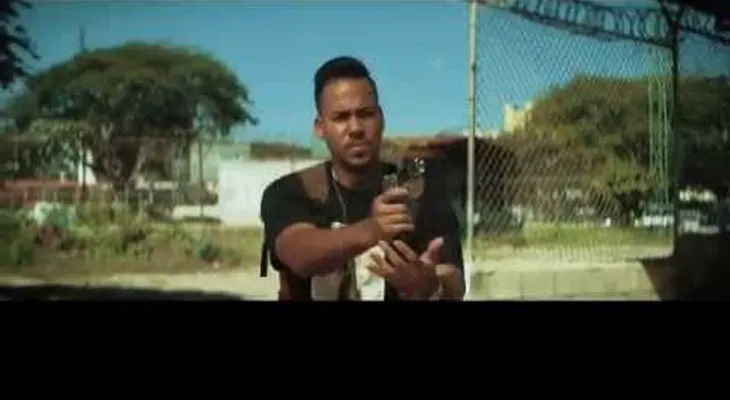 Marc Anthony y Romeo Santos se enfrentan a balazos (Video)