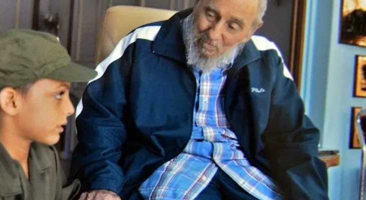 Le quitan el título a Miss de Mianmar, por irrespetuosa, pero ésta se roba la corona y huye 